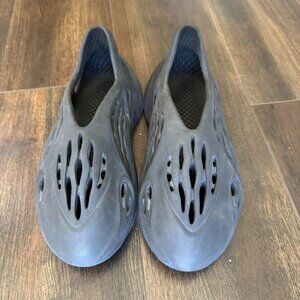 Adidas Yeezy Foam Runners Onyx.